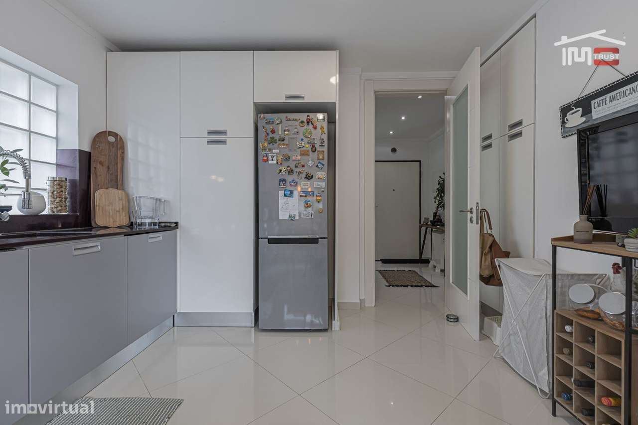Moradia T4 com Suite, Garagem e Churrasqueira em Santo António da C...-6