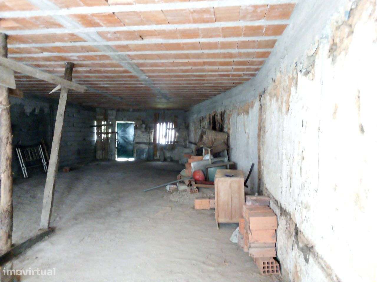 Moradia em banda no centro de Britiande - Lamego - Grande imagem: 4/7