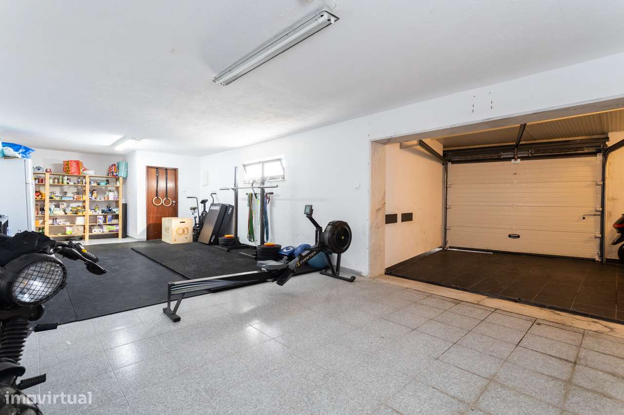 Oportunidade única: Moradia Isolada de Sonho em Famões: Conforto, Mode-35