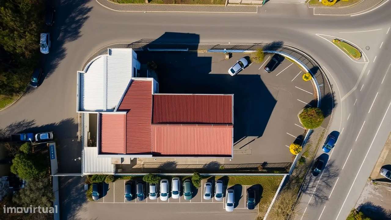 Armazém / Edifício Industrial com 1.800 m² | Avintes – Frente à N222-23