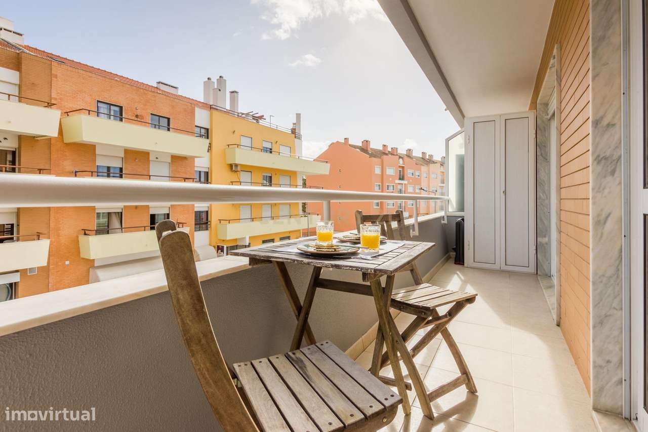 T1 com varandas amplas, garagem e elevador | Urbanização Vila Serena –-10