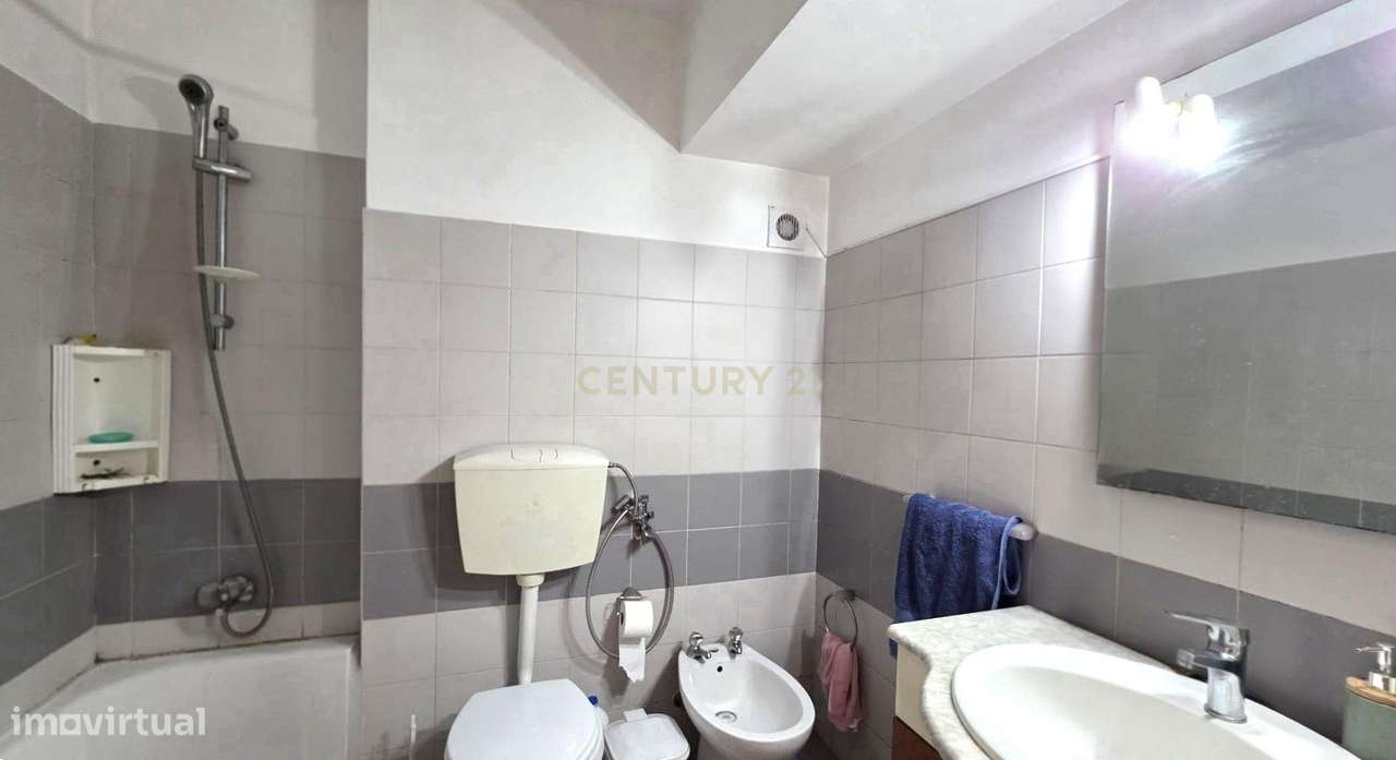 Apartamento T2  no Pragal / Monte Caparica com 2 elevadores e ótimo ac-7