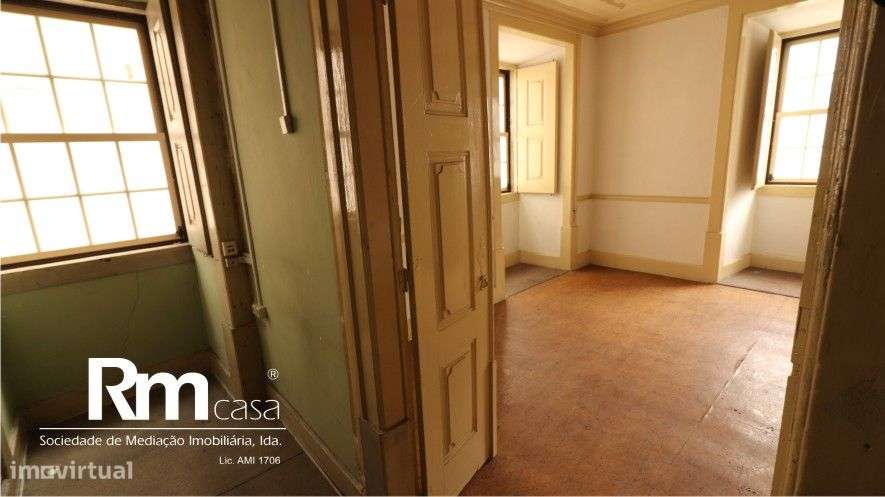 Magnifico prédio devoluto na Rua da Sofia, Largo do Terreiro da Erva-21