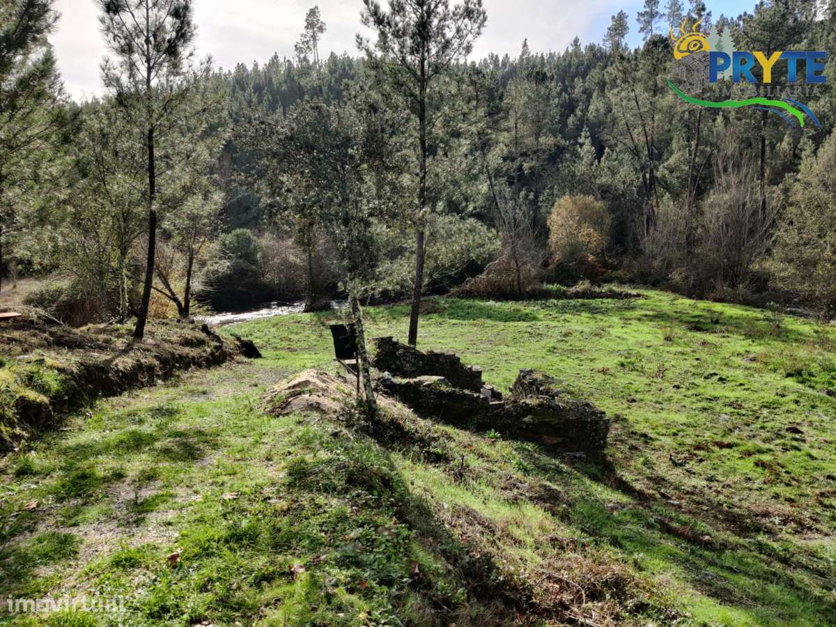 Ruína a confinar com Ribeira-12