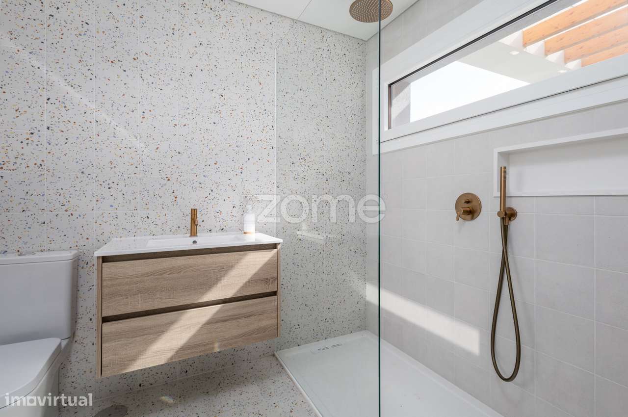 Moradia T3 com piscina na Sobreda-25