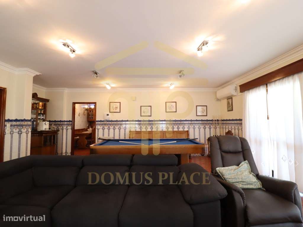 Moradia com Cave, Piscina e Terreno de 1878m² - Lavra
Vendida tota...-35