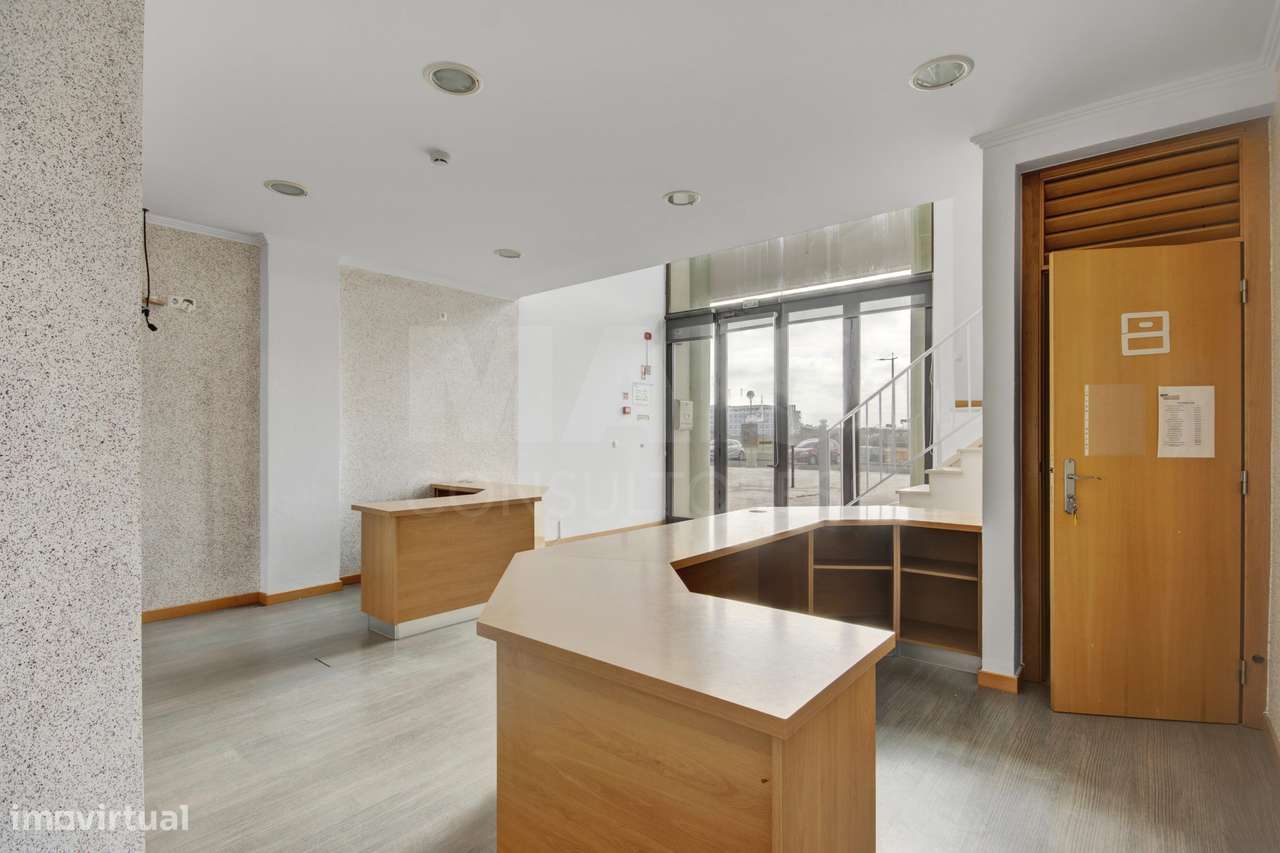 Loja com 2 Pisos no Centro de Peniche — Uma Oportunidade Imperdível! - Grande imagem: 5/26