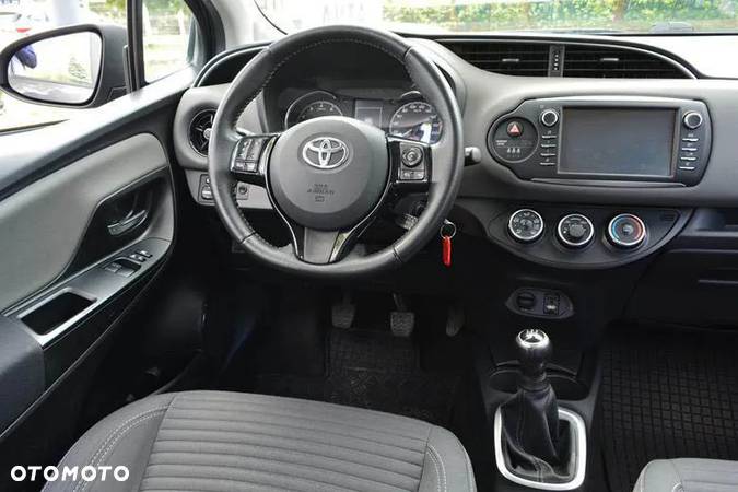 Toyota Yaris 1.0 Premium - 26
