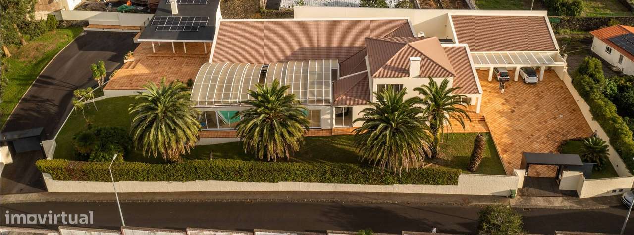 Luxuosa Moradia com 4 quartos localizada em Rosto do Cão - São Roque-55