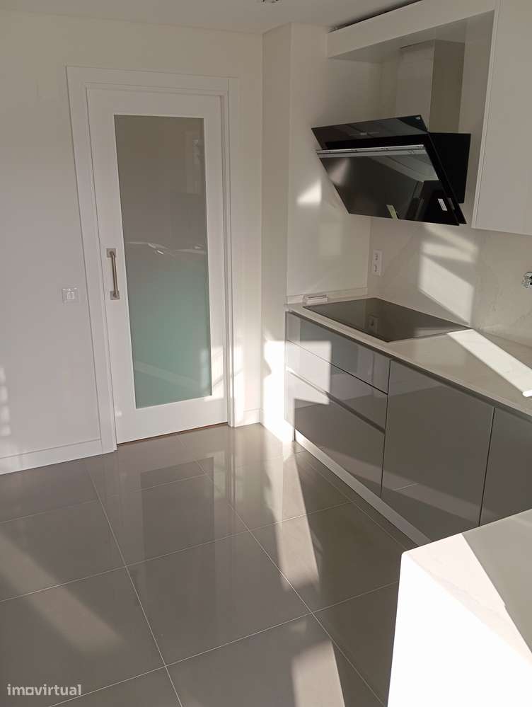 Apartamento T3 com vista sobre o Rio Tejo - Grande imagem: 4/48