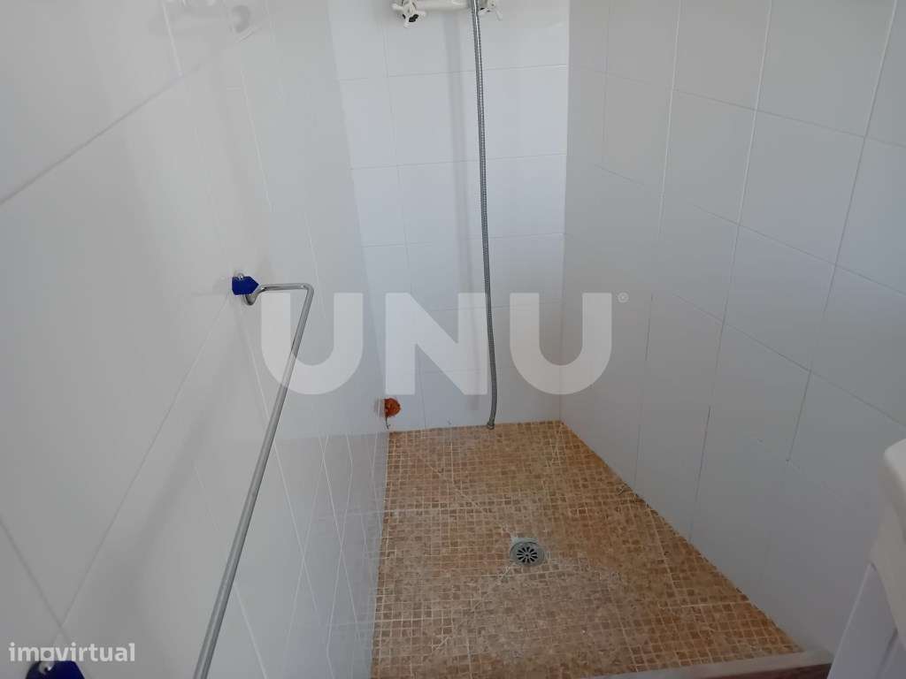 Moradia em banda R/C e primeiro andar-9