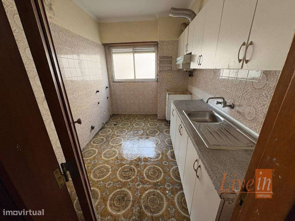 Apartamento T2 Totalmente Remodelado em Monte Abraão - Grande imagem: 4/8