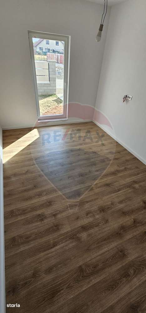 Casă / Vilă cu 4 camere de vânzare - Imagine principală: 5/18