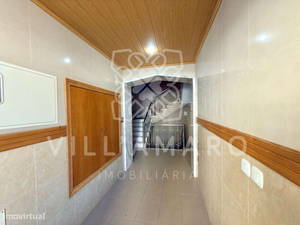 Apartamento T3 com Varanda, Arrecadação e Parqueamento-24