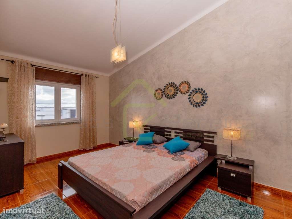 Moradia T4 a minutos dos acessos da A8 e perto das praias de região-32