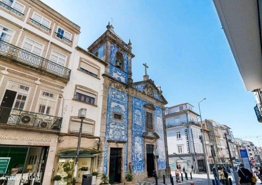 Apartamento 154m2 para remodelação total na Rua Santa Catarina - Porto-24