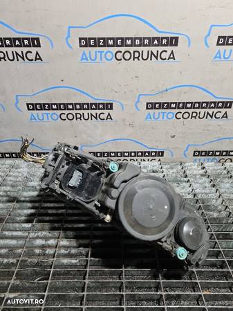 Far Stanga Volkswagen Touareg facelift 2007 - 2010 SUV 4 Usi (829) Xenon - 3