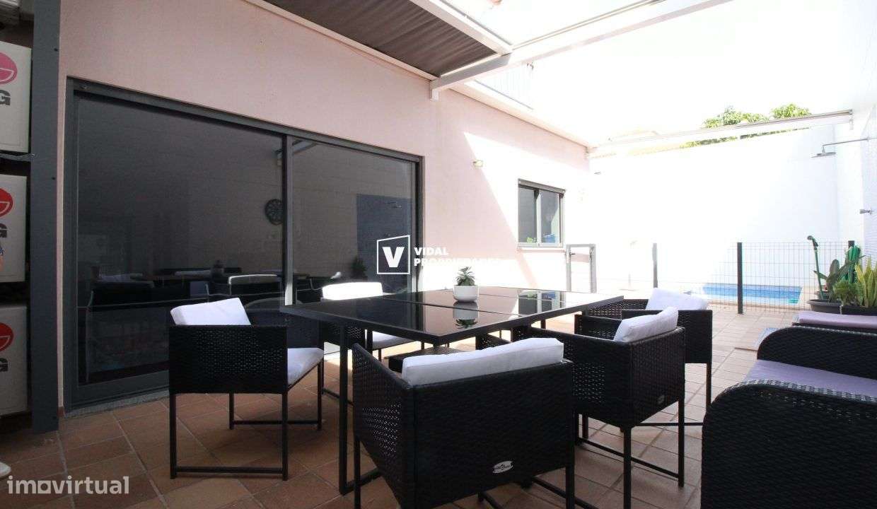 Moradia T3 com piscina e garagem-17