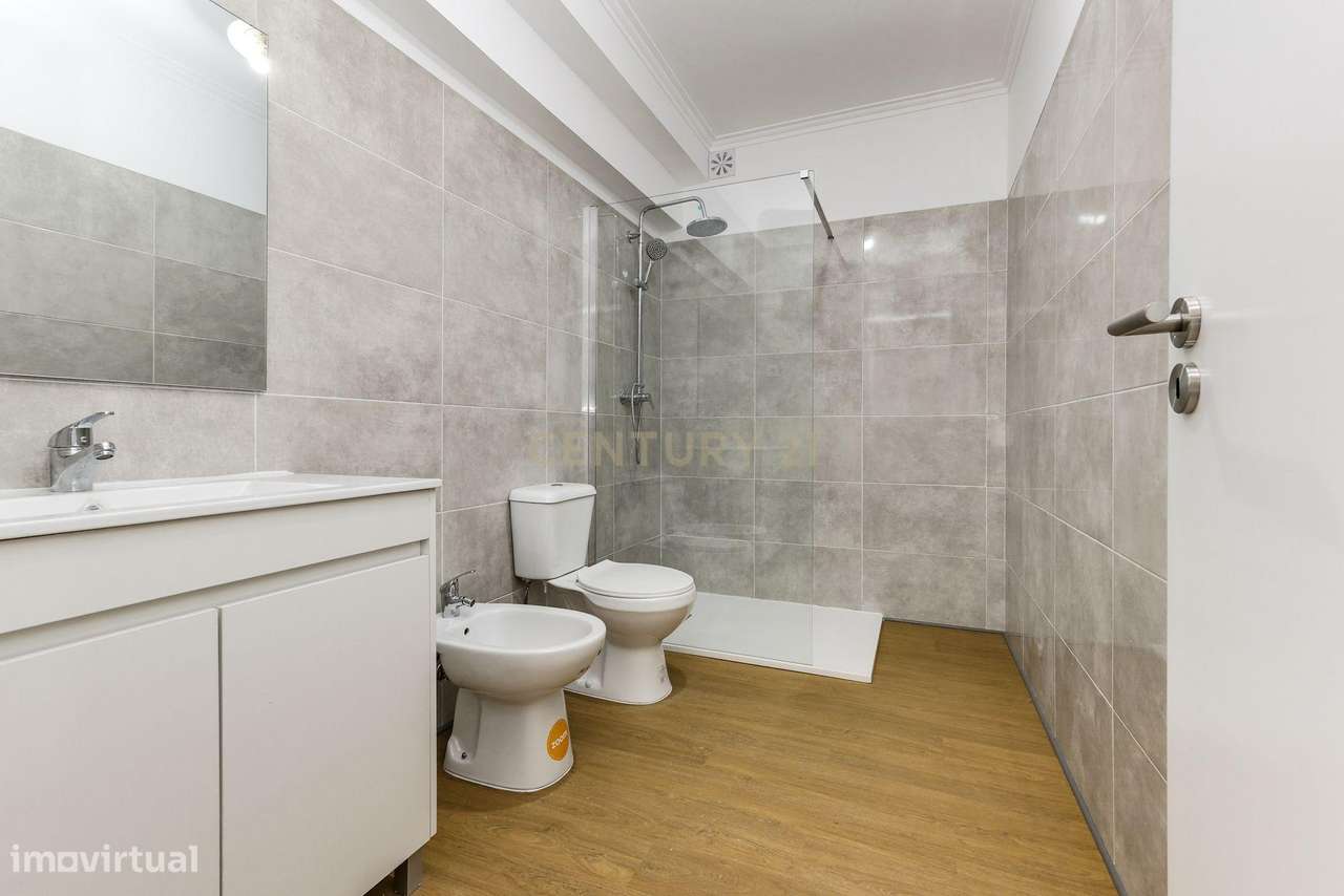 Apartamento T3 Renovado com espaço exterior.-5