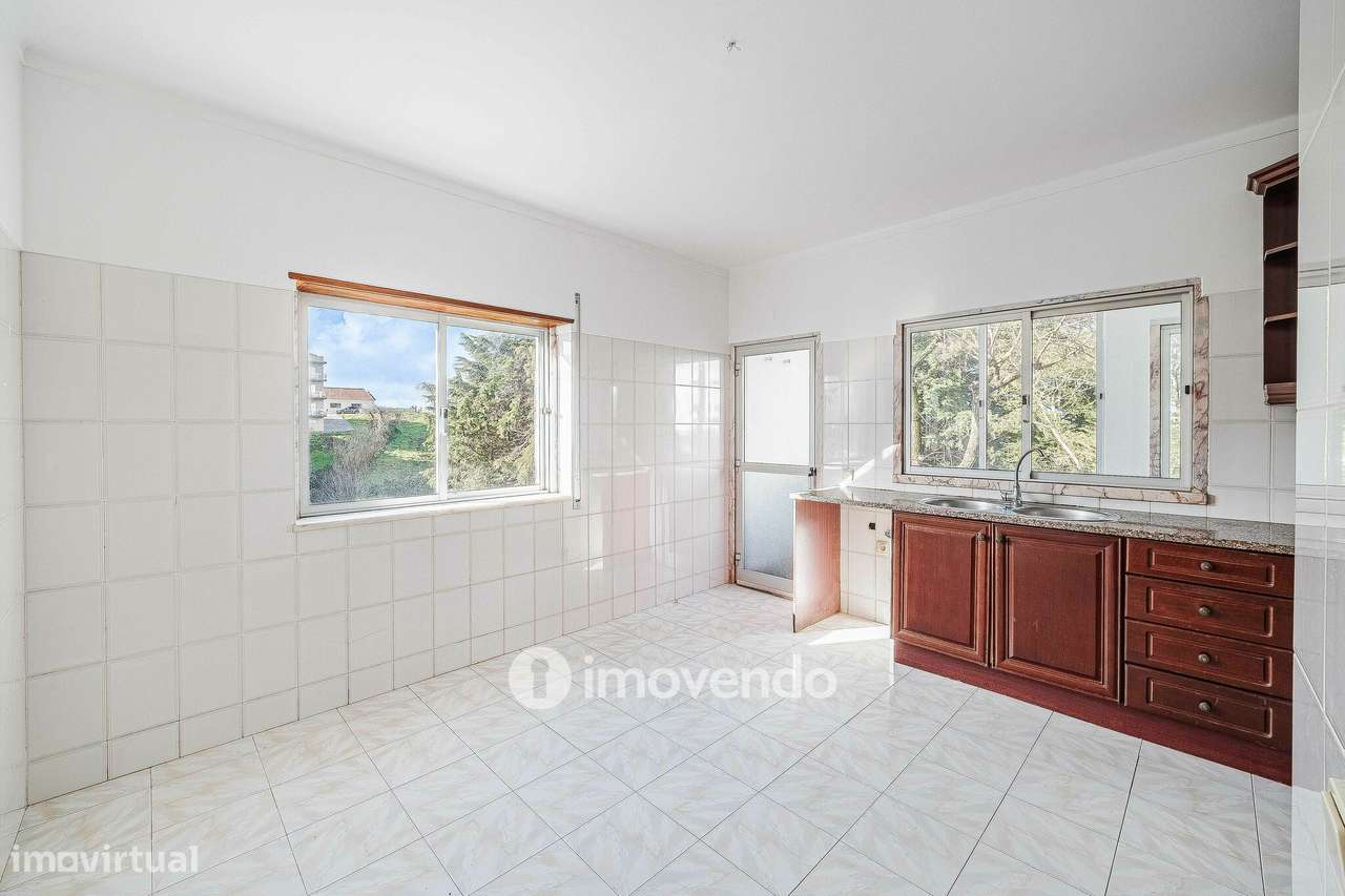 Apartamento T3 pronto a habitar, com áreas amplas, no centro de Mafra - Grande imagem: 2/52