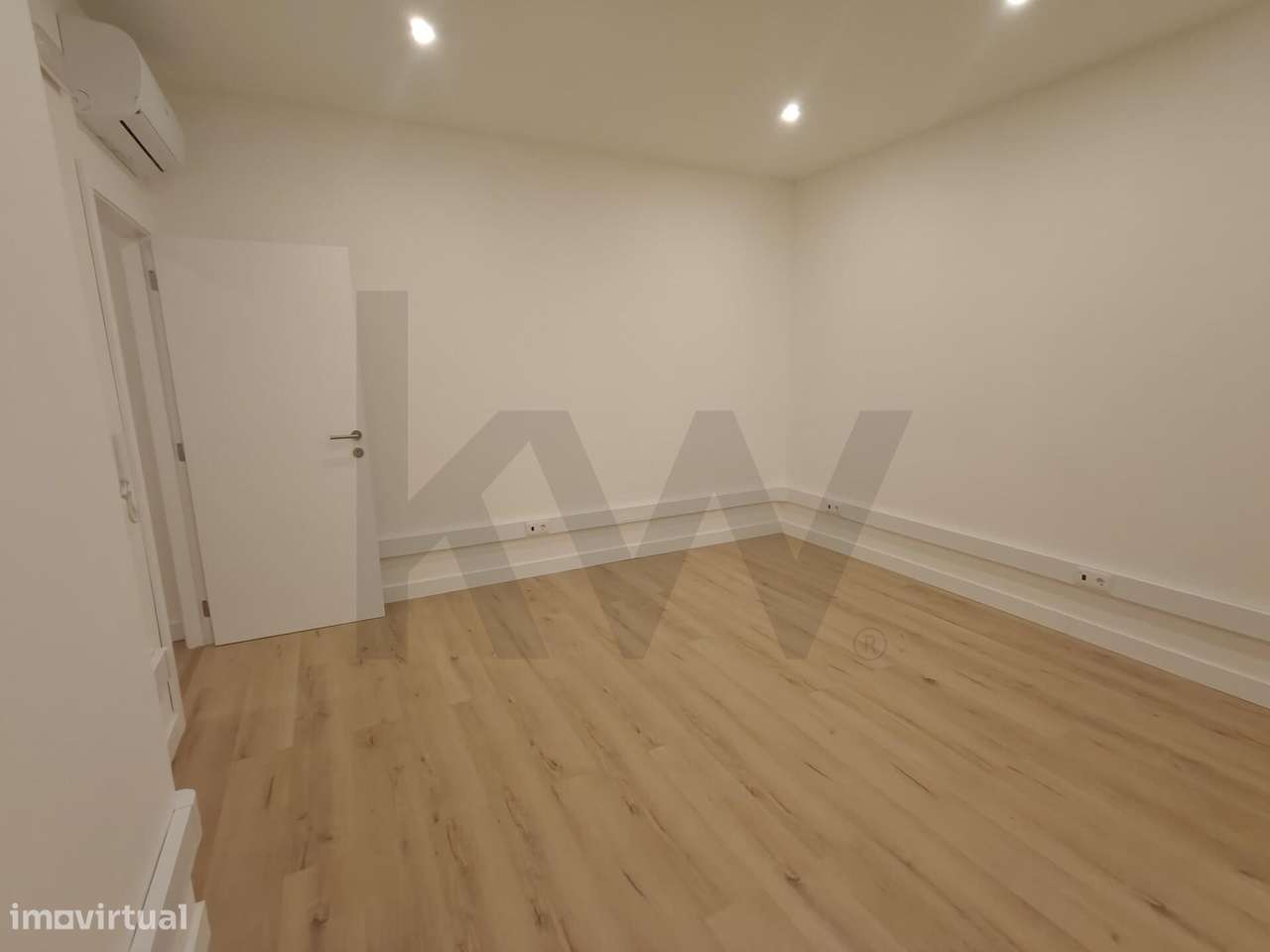 Escritório/Gabinete Remodelado com WC Privativo – Foros de Amora - Grande imagem: 5/11