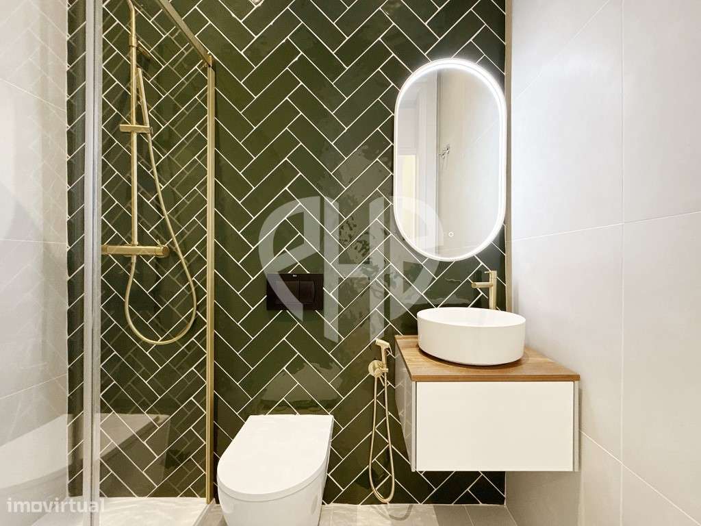 Apartamento T3 // Totalmente Renovado - Av. Almirante Reis-19