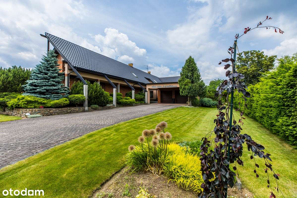 Przestronny dom 560 m2 z garażem w Krakowie. ul. Niebyła 3 490 000 zł