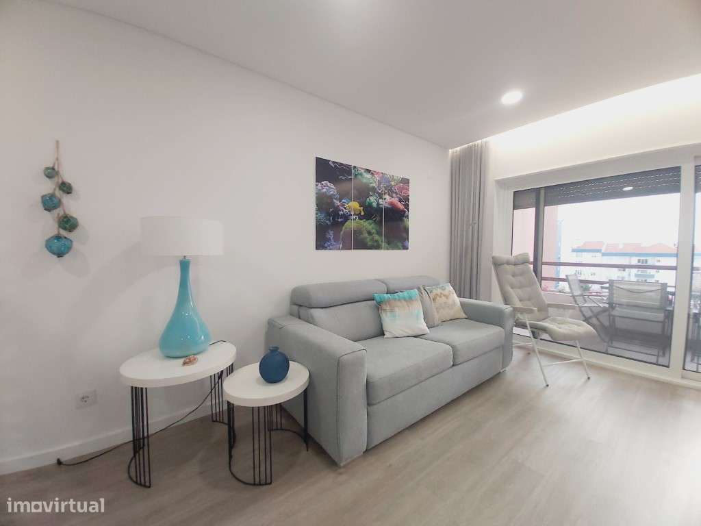 T2 remodelado em condomínio com piscina e campo de ténis-33