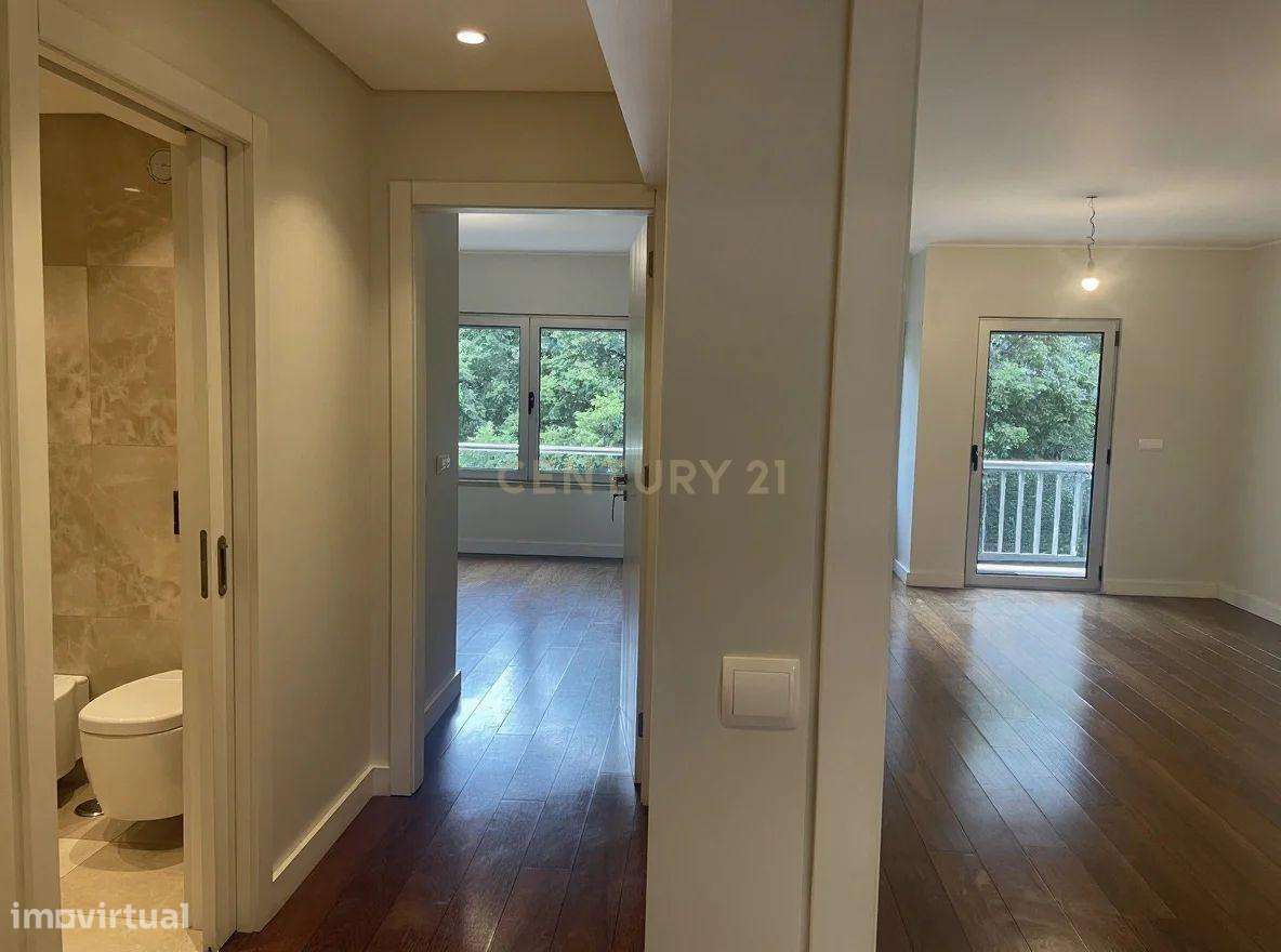 Apartamento T1 Renovado Para Arrendar Na Estefania Lisboa