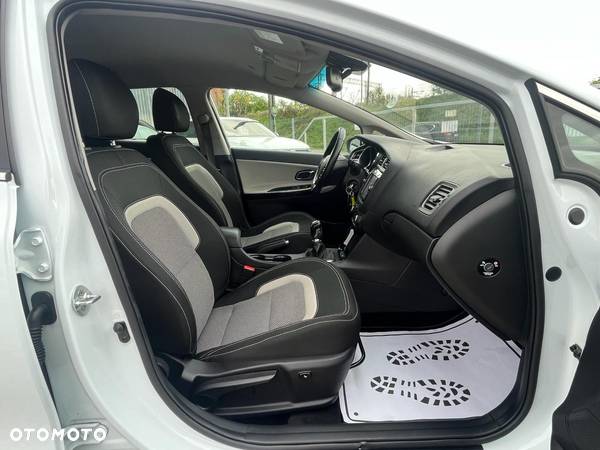 Kia Ceed 1.6 CRDi 136 ISG UEFA EURO 2016 - 6