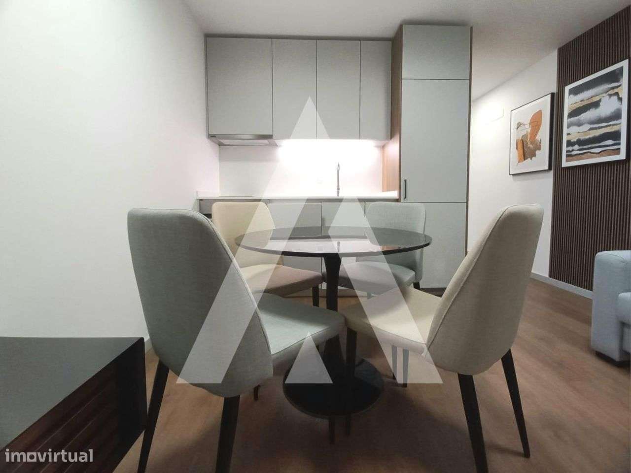 Apartamento T0 encontra se mobilado e equipado no centro de Aveiro - Grande imagem: 4/27