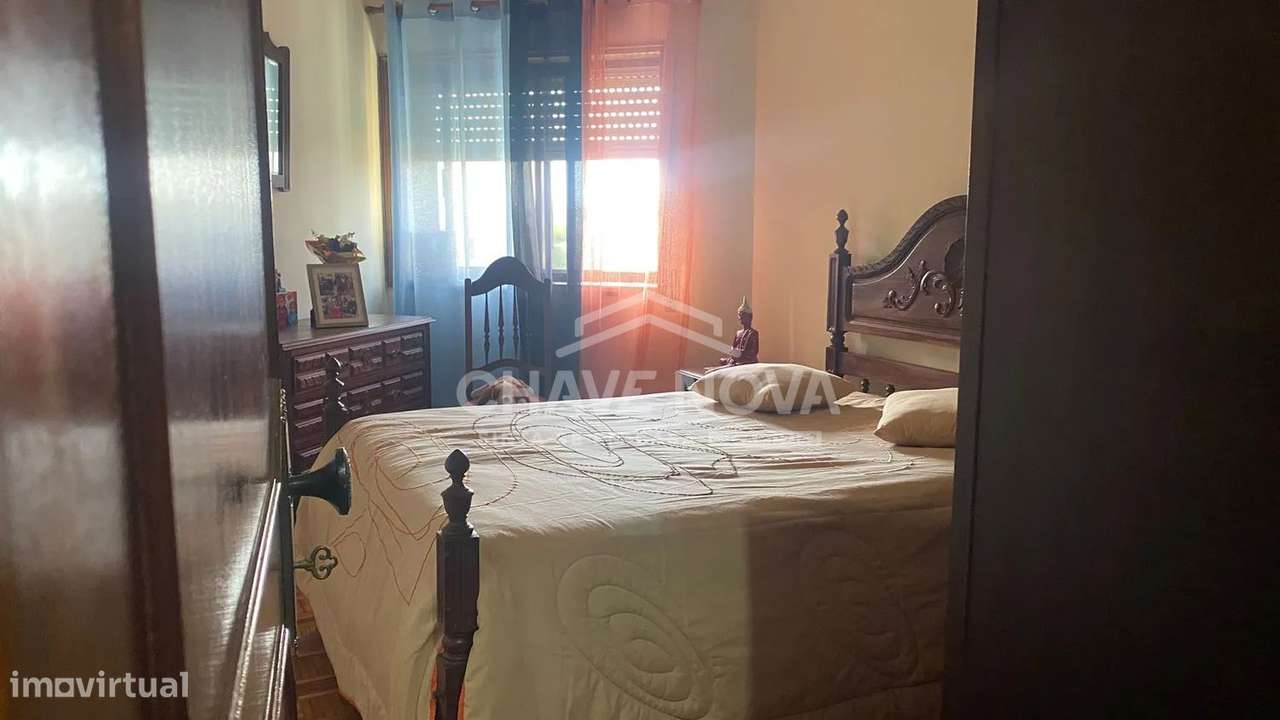 Apartamento T2 virado Poente c/lugar de garagem-5