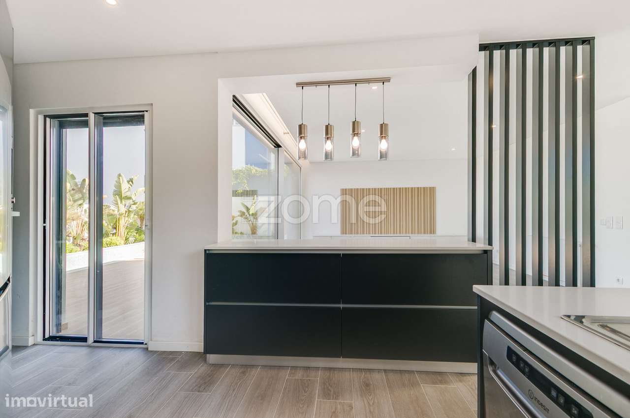 Moradia T3 com Piscina e Jardim no Zambujeiro – Alcabideche-6