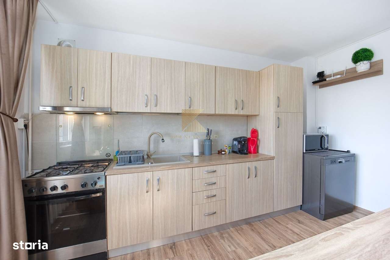 Apartament luminos, 65 mp, cu parcare și boxă Bartolomeu, str. Lânii33-1