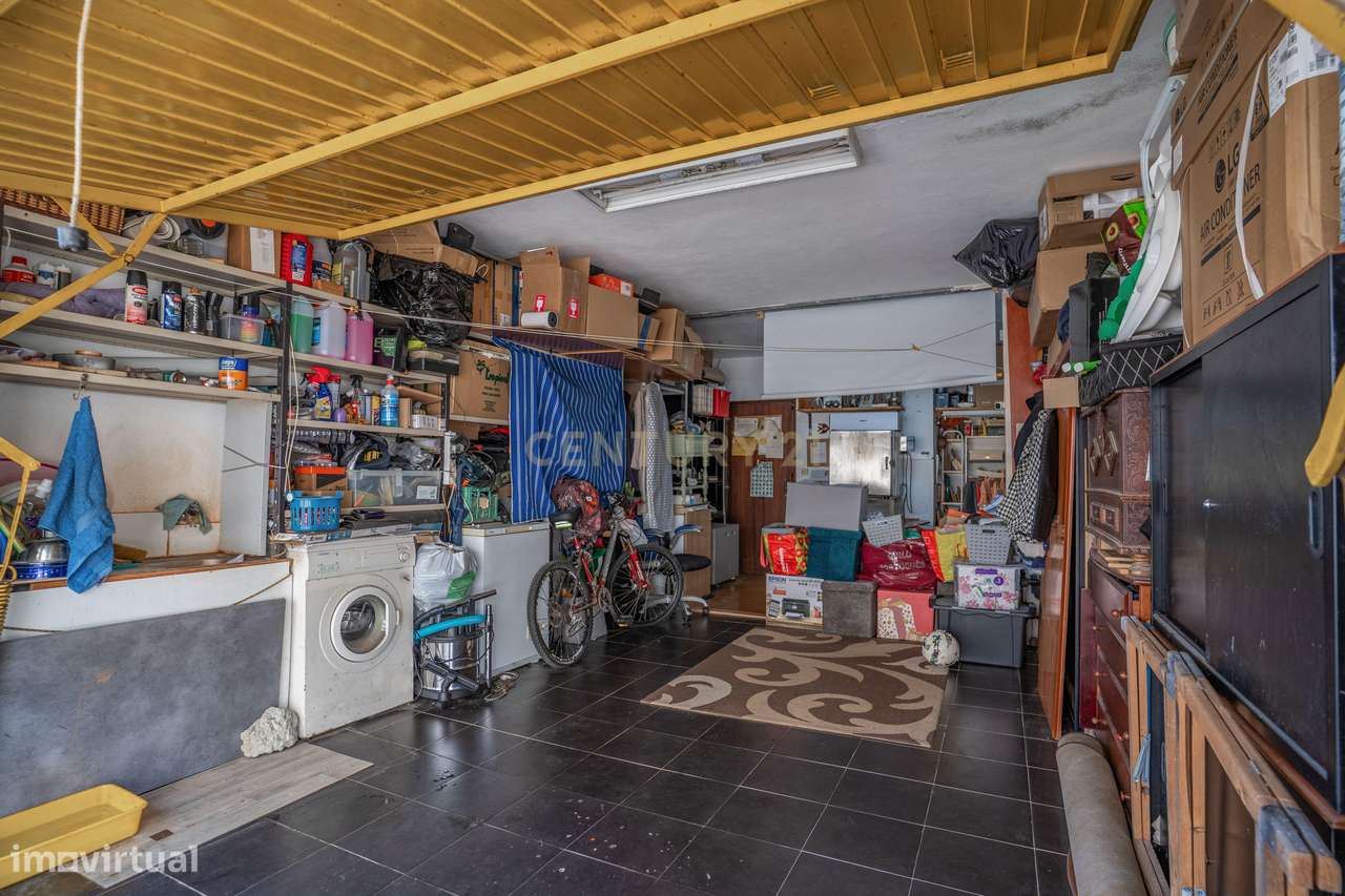Apartamento Duplex T3+2 com Garagem Box-31