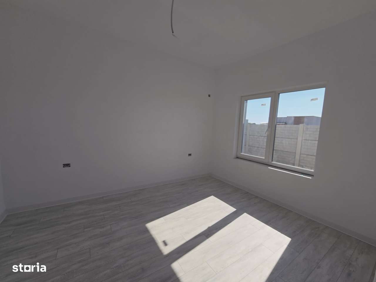 Casa parter - 4 camere - 2 bai- beci-380mp teren-incalzire pardoseala - Imagine principală: 5/7