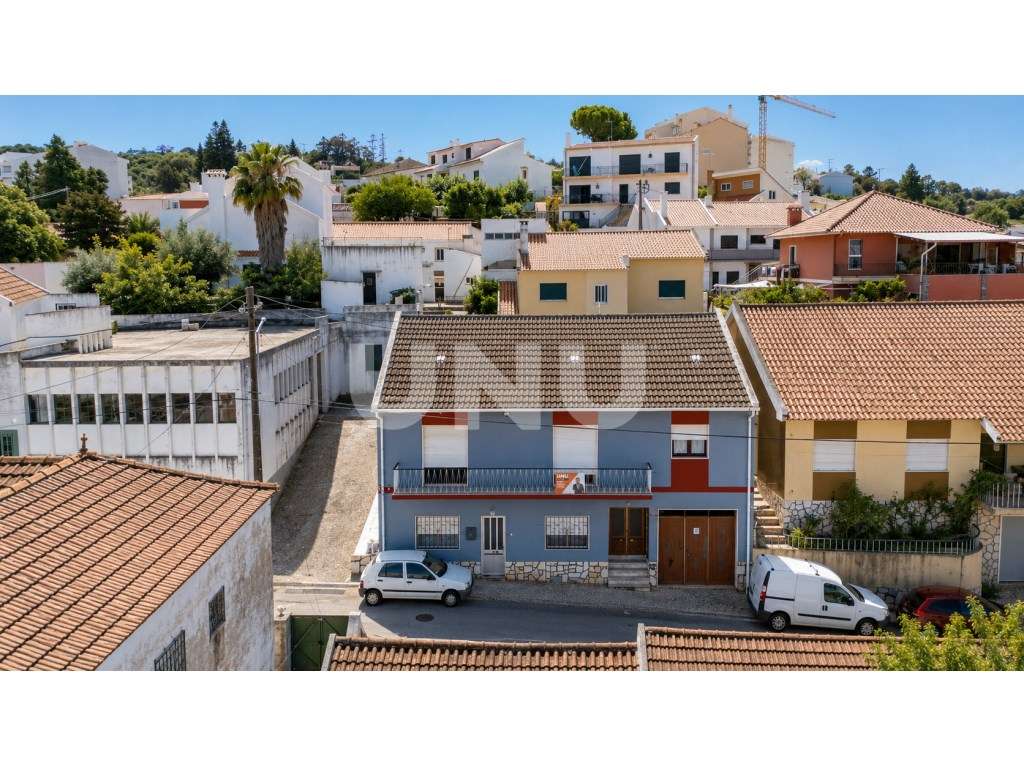 Moradia Bifamiliar T4 + T1 com garagem nas Paredes, em Alenquer!-36