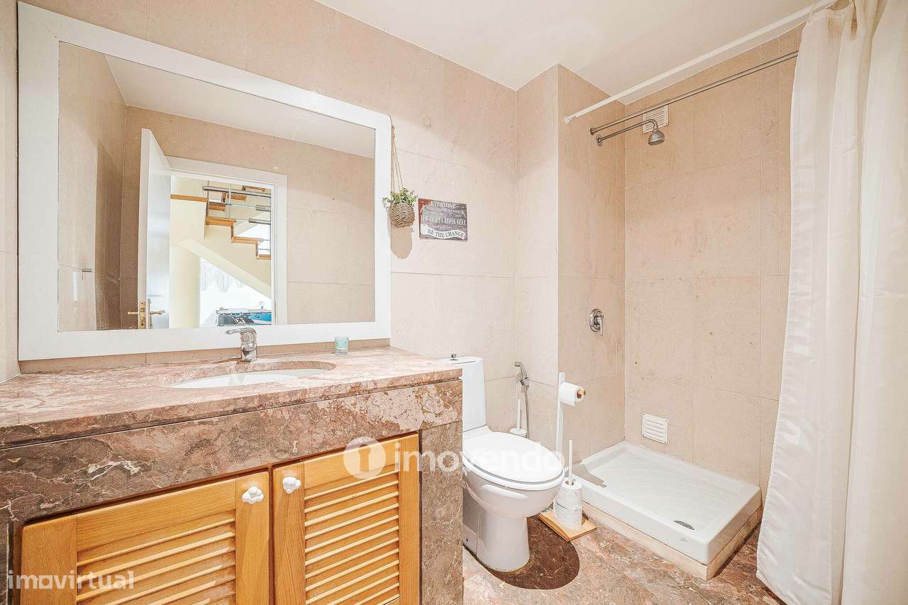 Moradia T5+2 com garagem, em condomínio com piscina, em Murches-13