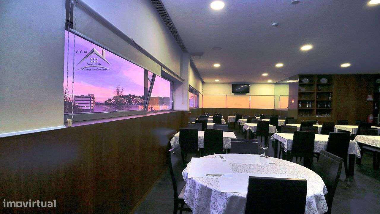 Restaurante "Castelo da Maia" Localizado em Zona Industrial,-33