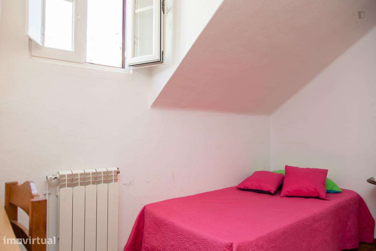 Quarto - localizado em Montes Claros Coimbra - Grande imagem: 3/7