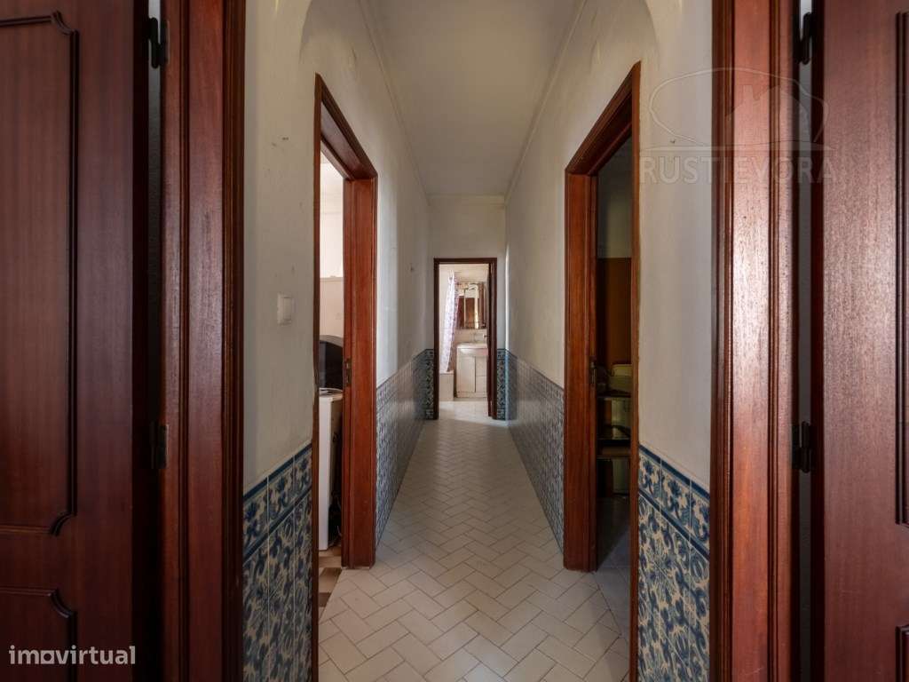 Moradia Unifamiliar de rés-do-chão e sótão, T3 com terraço e 2 quin...-7