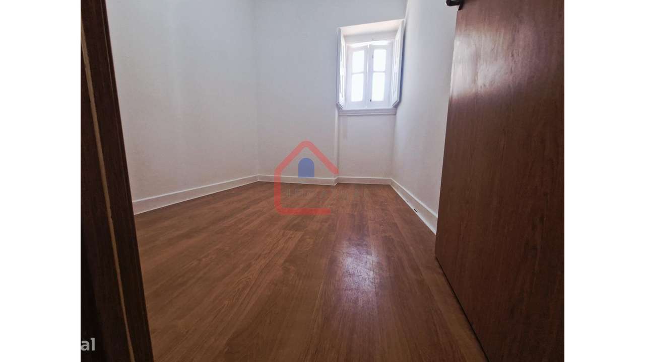Apartamento T4 em Mercês-11