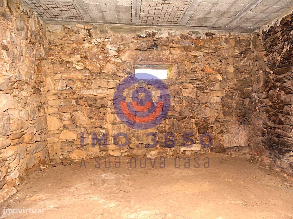 Moradia T3 em pedra para recuperação-20