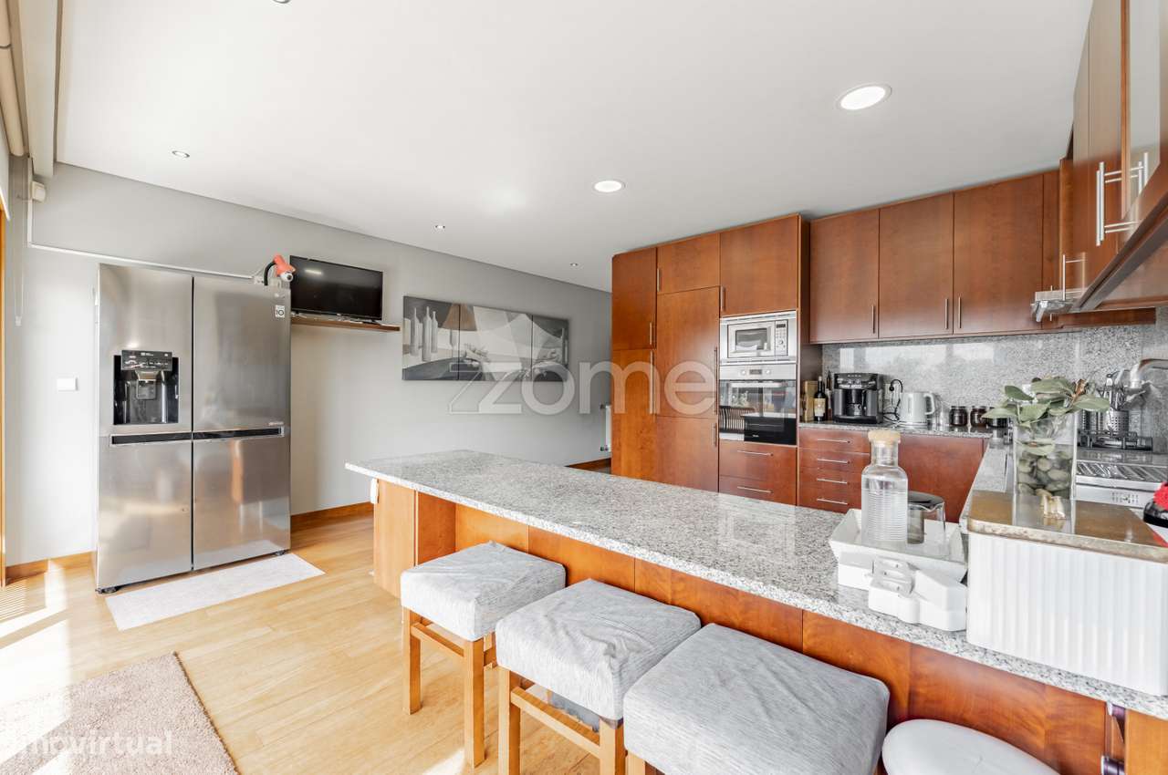 Moradia T5 com Piscina, 4 Suites e Garagem para 4 Carros em Esposende-17