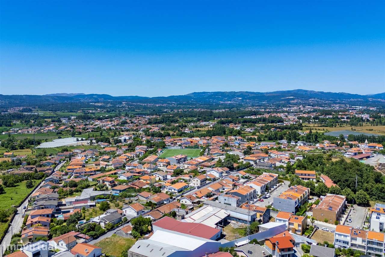 Conjunto de Pavilhões Industriais para Reabilitação | Parada de Tibães-31