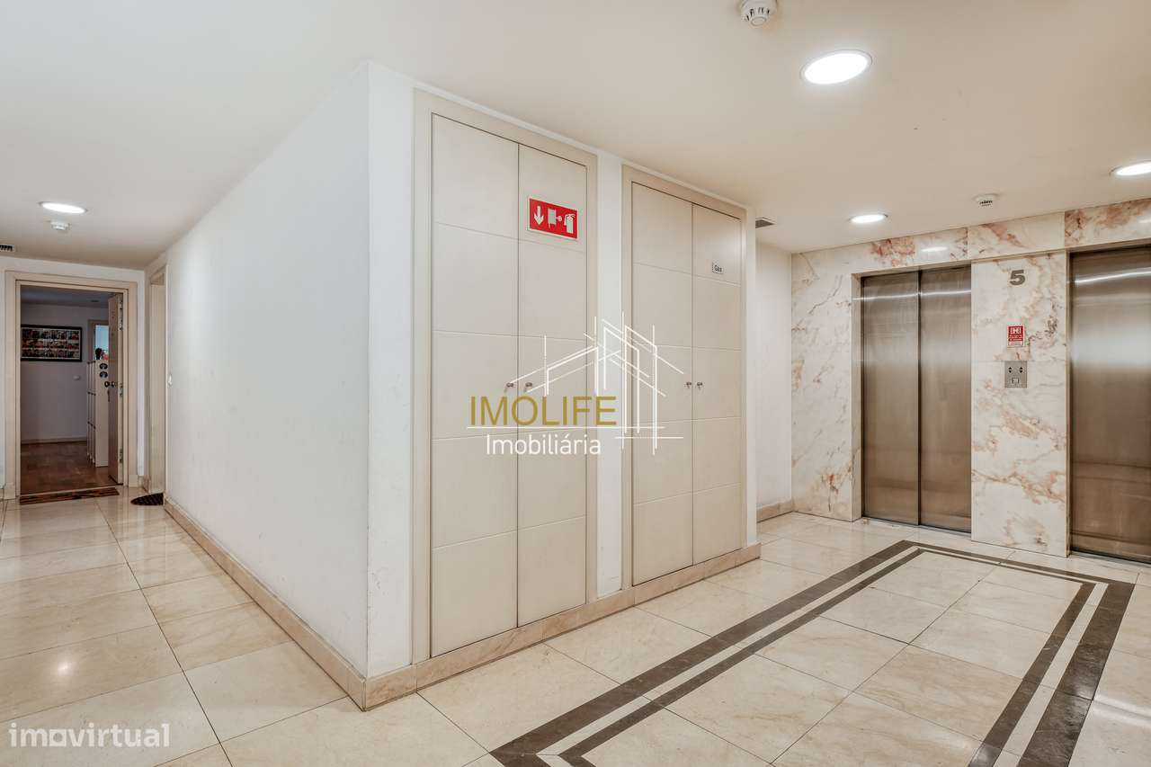 Apartamento T2 com Vista Desafogada em Benfica-30