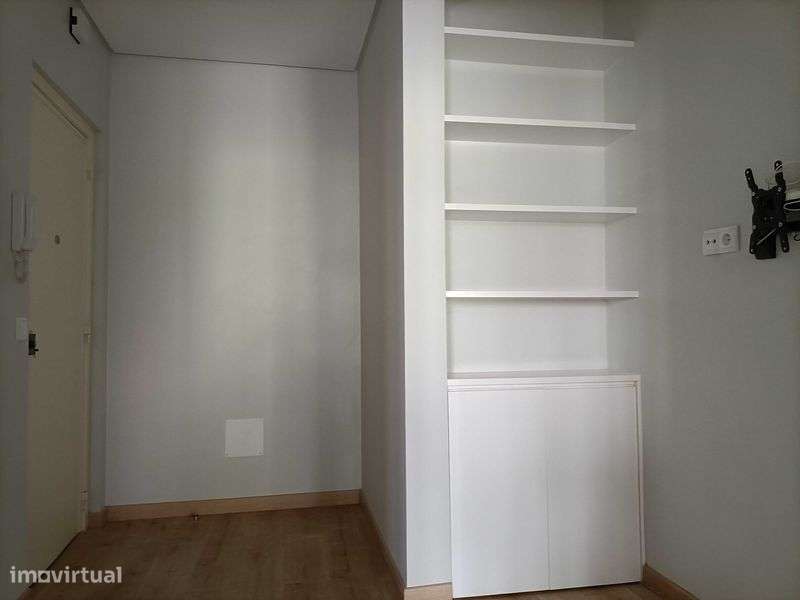 T1 na Amadora - Perto Estação da CP - Grande imagem: 5/9