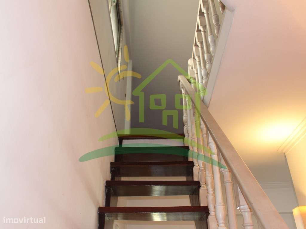 Apartamento T3+2 em Olival Basto - Oportunidade Única com Sótão-25