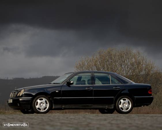 Mercedes-Benz E 300 - 4