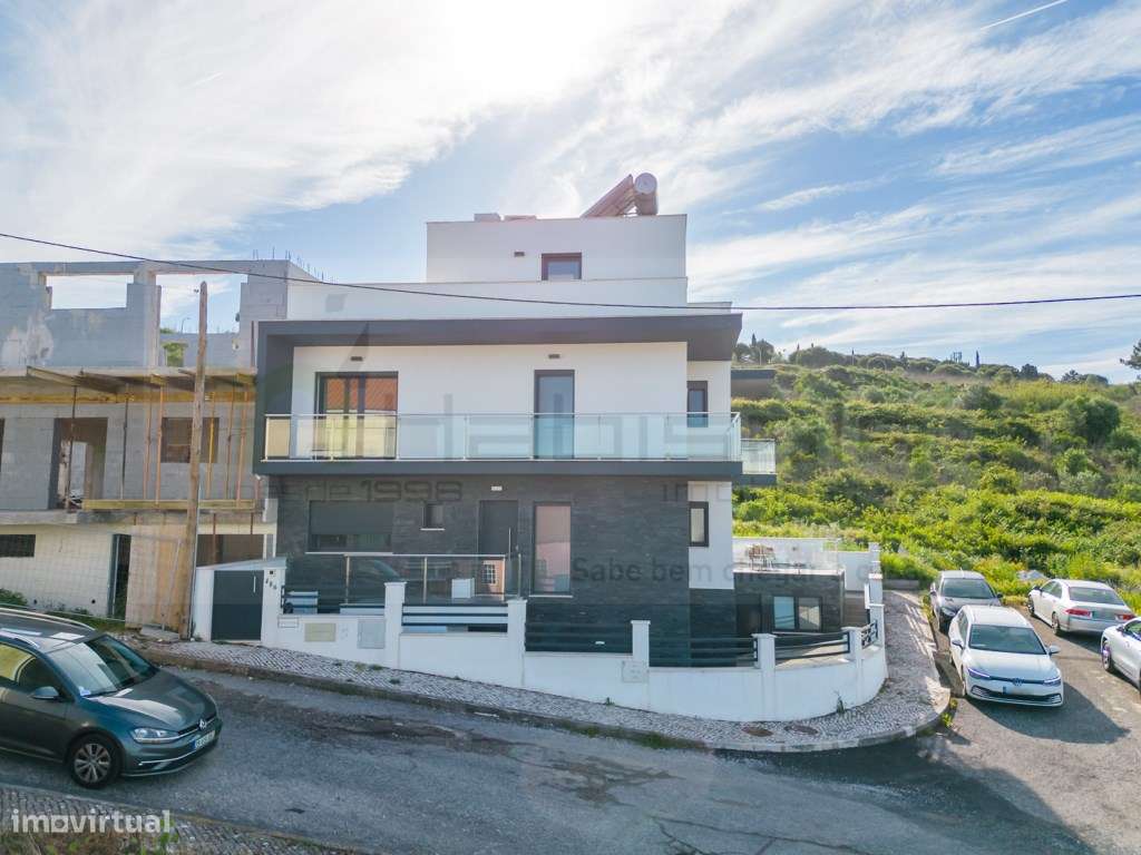 Moradia T4+1 moderna em Vale Grande, Odivelas-19